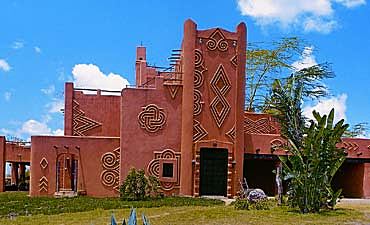 nairobiwildlifecampsmall2 AFRICAN HERITAGE HOUSE