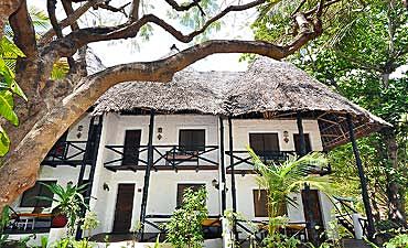 chemchemsafarilodgesmall1 BAOBAB SEA LODGE