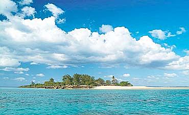 baweislandlodgesmall1 BAWE ISLAND LODGE