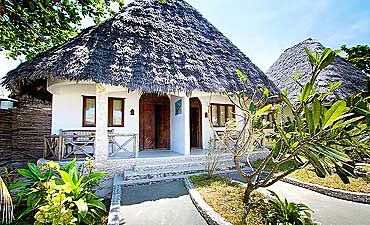 coralrockhotelsmall1 CORAL ROCK HOTEL