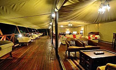 porinilake naivashacampsmall1 KIBOKO LUXURY CAMP