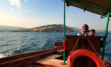 GUIDE ON LAKE TANGANYIKA IN TANZANIA