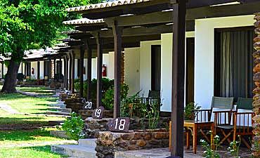 lake baringosopalodgesmall1 LAKE BARINGO COUNTRY CLUB