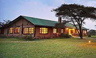 MARA TOPI BUSH HOUSE