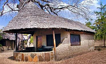 chemchemsafarilodgesmall1 MIKUMI WILDLIFE CAMP