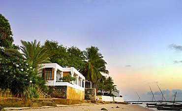 PLACES TO STAY IN LAMU ISLAND
