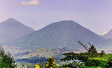 sabyinyosilverbacklodgesmall4 BEST TIME TO VISIT VOLCANOES