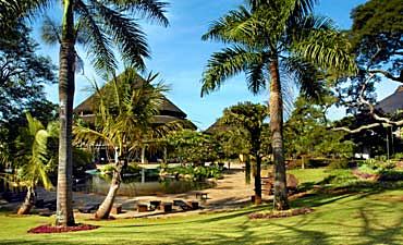 nairobiwildlifecampsmall2 SAFARI PARK HOTEL