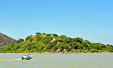 samatianislandlodgesmall3 SAFARI & TOUR IN LAKE BARINGO