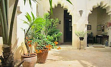 SUBIRA HOUSE SUBIRA HOUSE