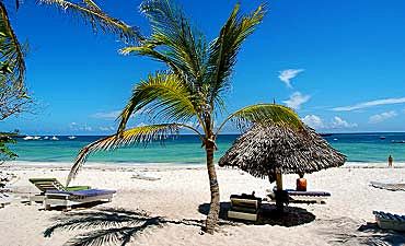 turtlebaybeachclubsmall3 BEST TIME TO VISIT WATAMU