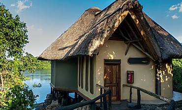 WHERE & BEST PLACES TO STAY IN JINJA - NILE RIVER